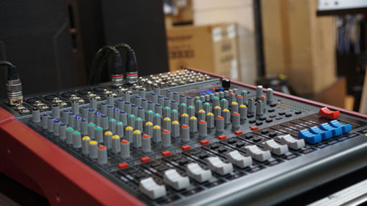 Cách chọn mua bàn trộn mixer bạn nên biết